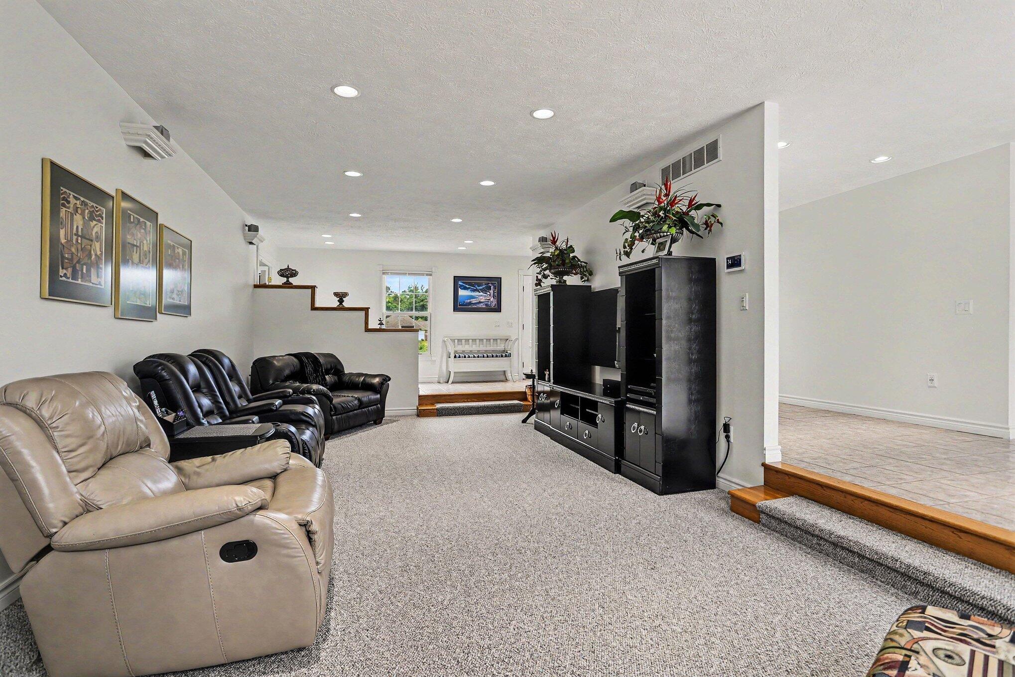 31 East Suttons Ridge Battle Creek, MI 49014 - Photo 4 of 28 004_file_3967