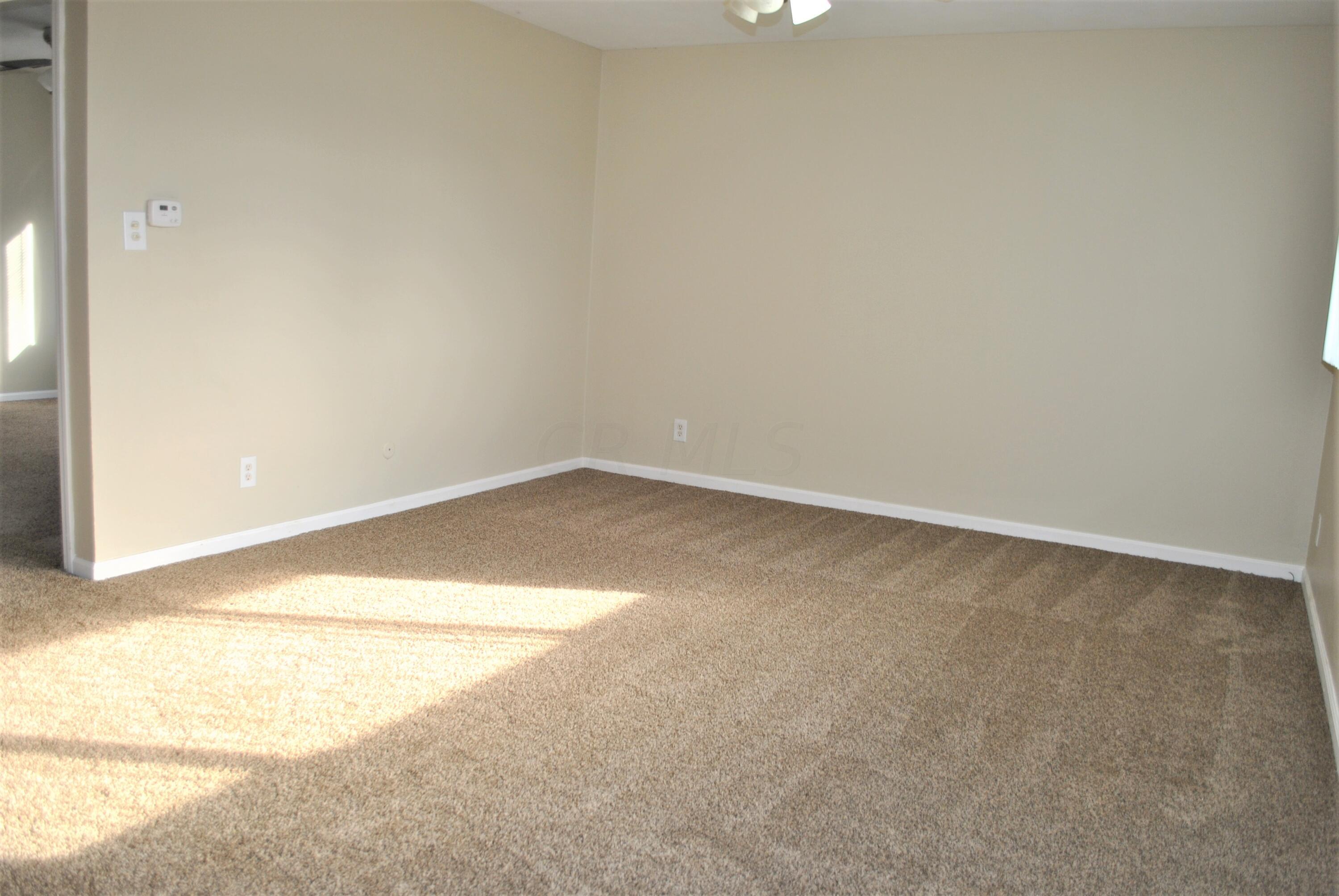 252 East Alcott Road Columbus, OH 43207 - Photo 12 of 21 Living Room