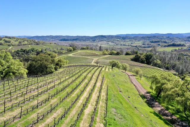 $13,900,000 | 25500 River Road, Cloverdale, CA 95425