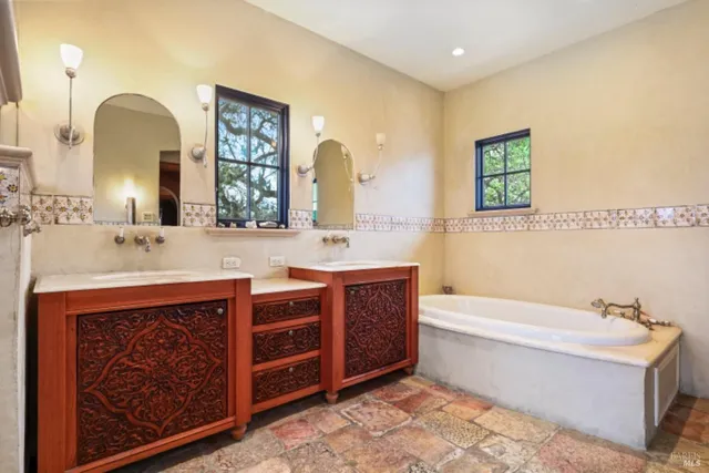 $13,900,000 | 25500 River Road, Cloverdale, CA 95425