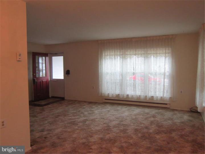 6 Mayfair Road Southampton, NJ 08088 - Photo 5 of 13 Living Room