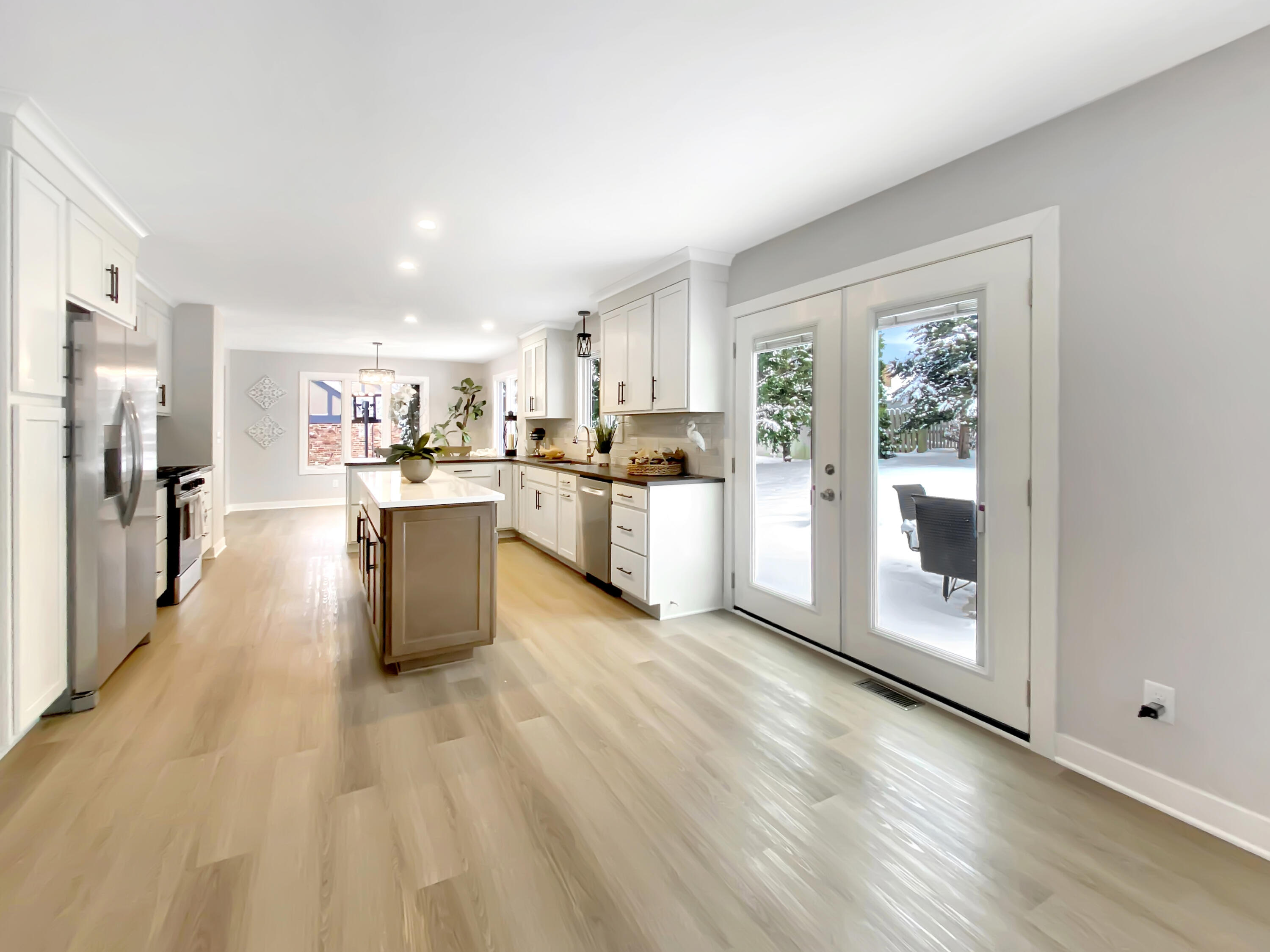 4327 29th Street Kenosha, WI 53144 - Photo 3 of 25 IMG_6424