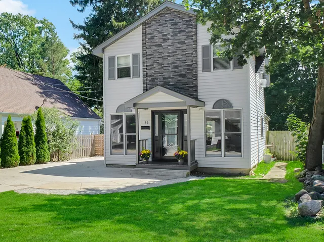 $399,900 | 193 Lake Court, Crystal Lake, IL 60014