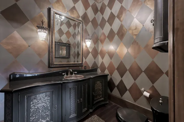 $3,300,000 | 43 Philbrook Way, The Woodlands, TX 77382