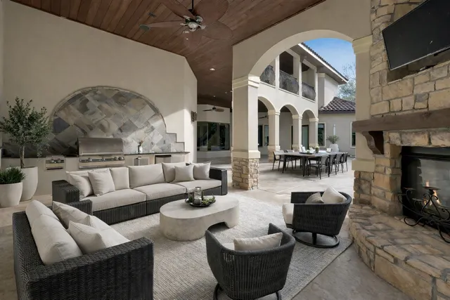 $3,300,000 | 43 Philbrook Way, The Woodlands, TX 77382