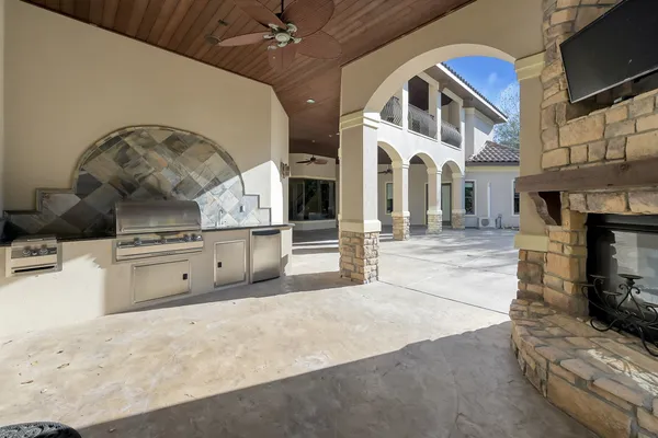 $2,990,000 | 43 Philbrook Way, The Woodlands, TX 77382