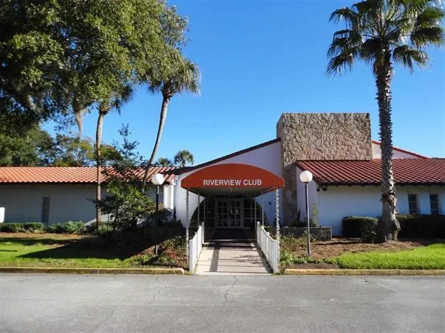 a view of yard with tree