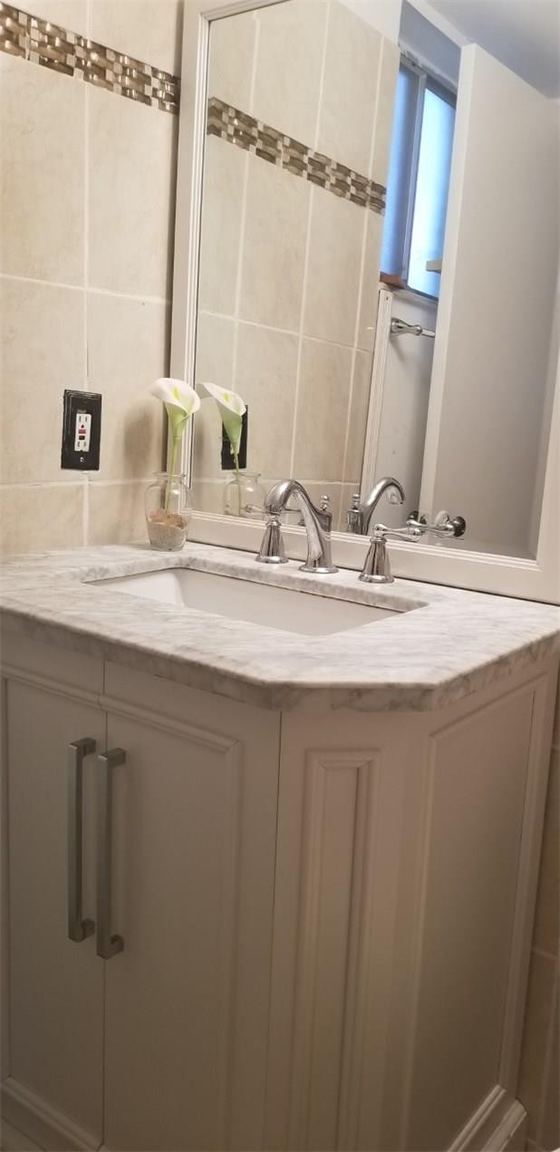 255 South Cypress Road, Unit 301 Pompano Beach, FL 33060 - Photo 21 of 42 a bathroom with a sink and a mirror