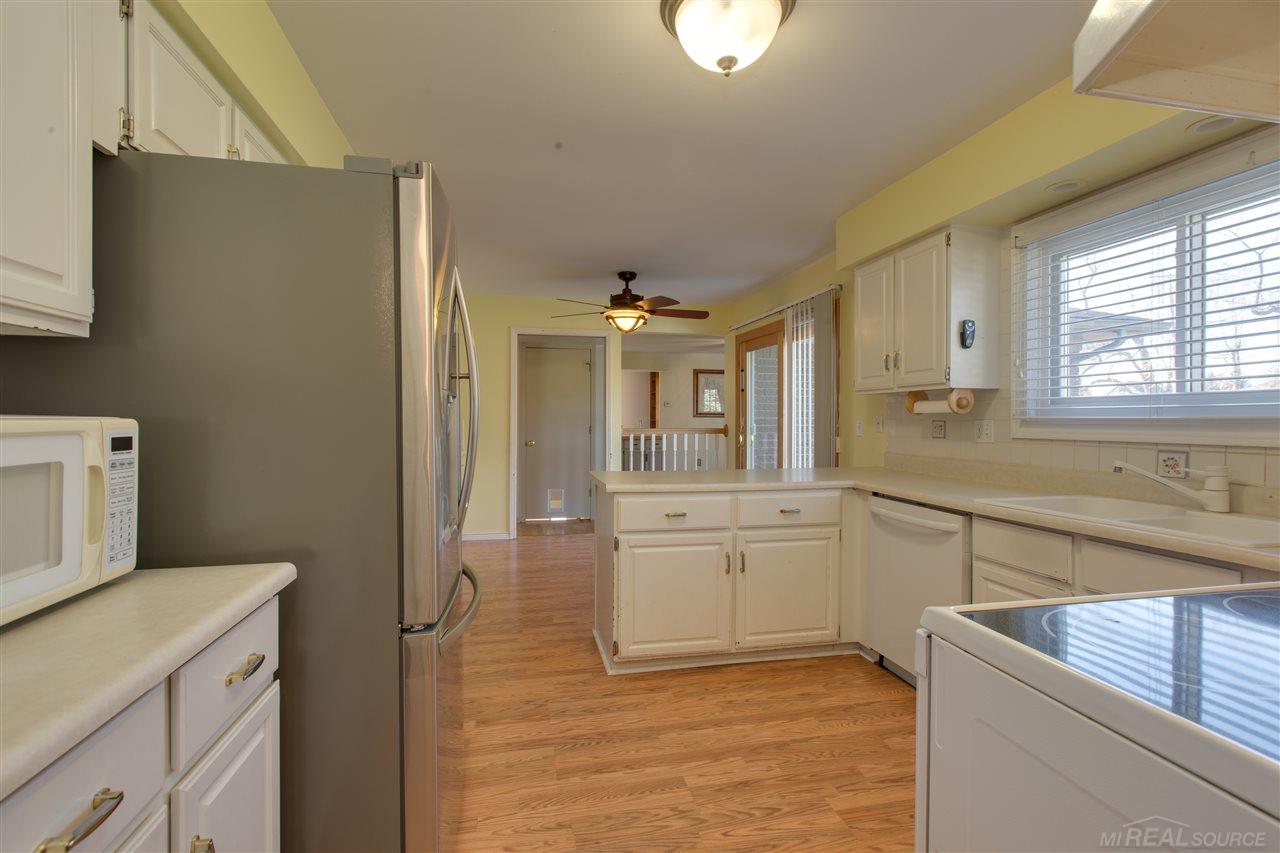 5228 Glengate Road Rochester, MI 48306 - Photo 9 of 44