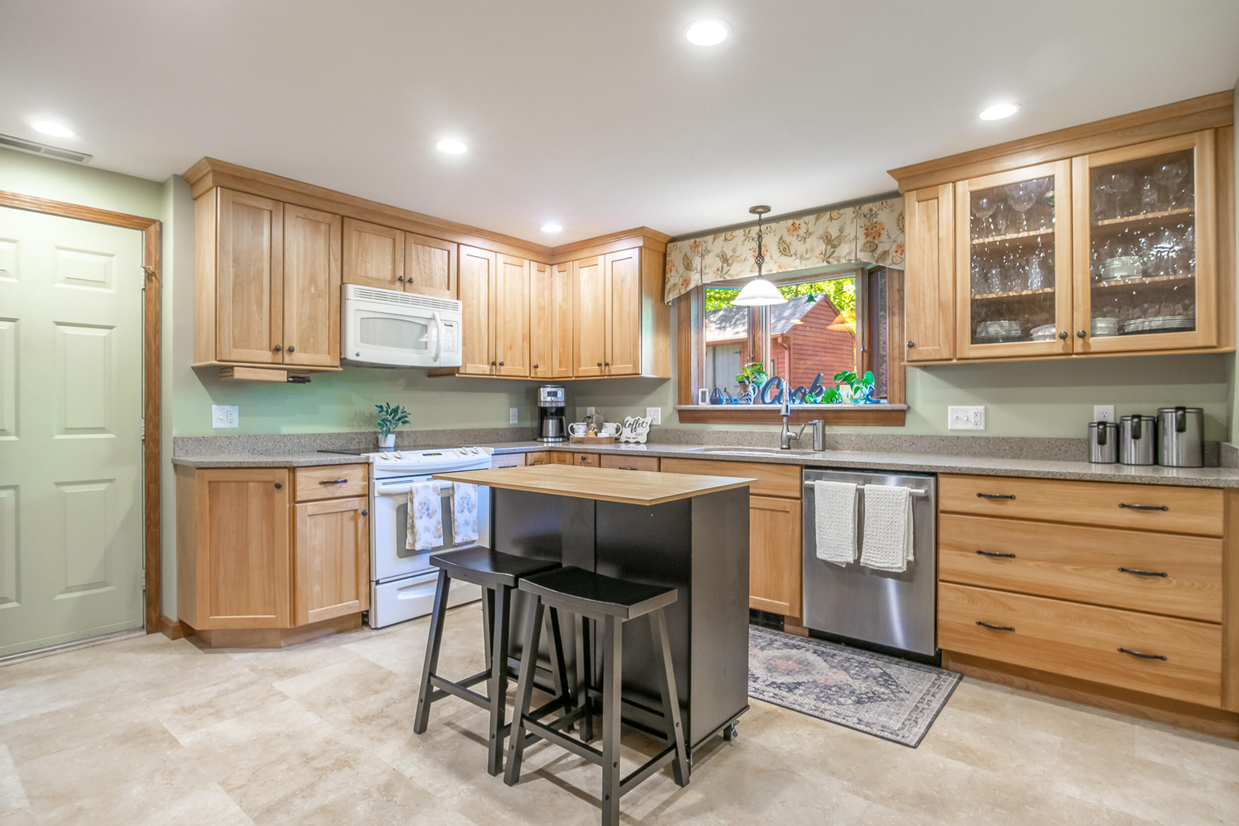 51 Beaver Dam Road South Berwick, ME 03908 - Photo 6 of 45 Kitchen