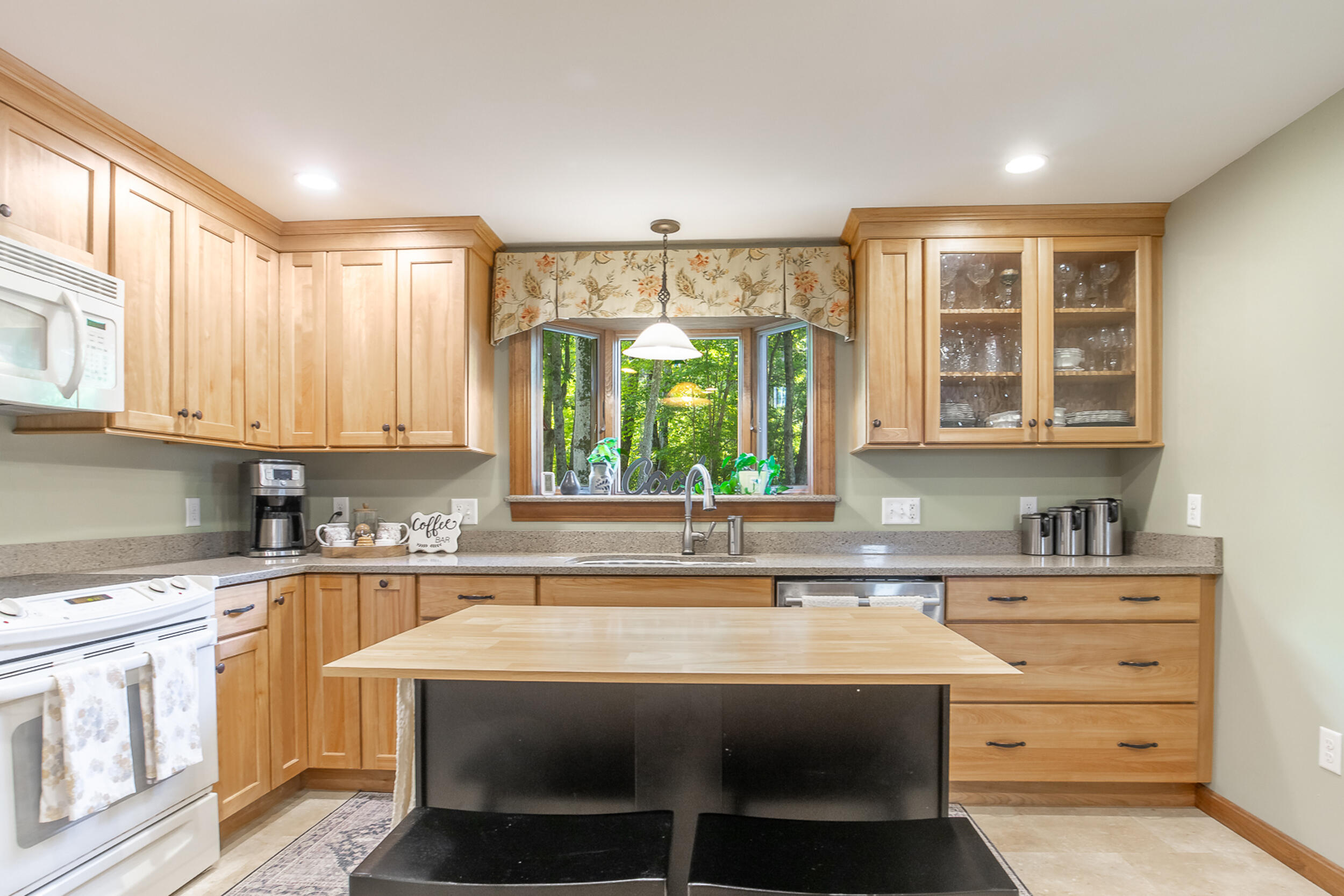 51 Beaver Dam Road South Berwick, ME 03908 - Photo 8 of 45 Kitchen