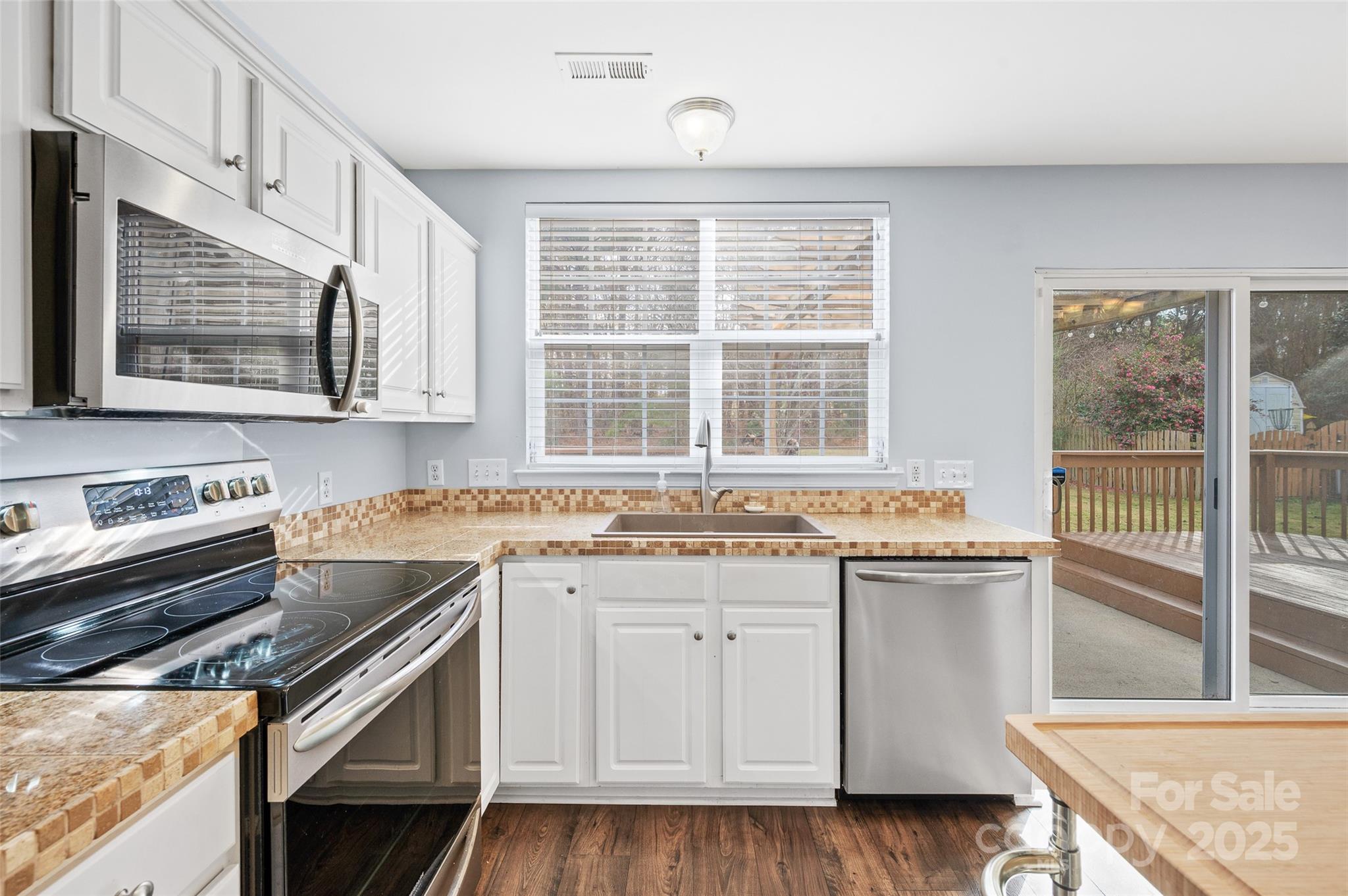 18001 Bluff Inlet Road Cornelius, NC 28031 - Photo 10 of 38