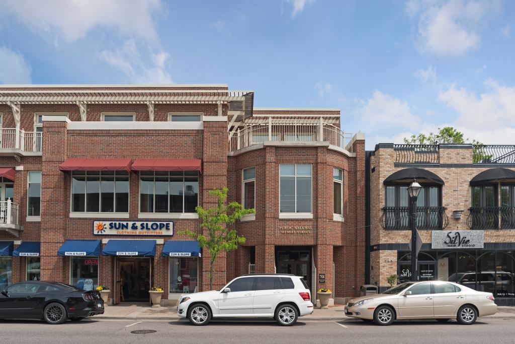 578 Harrington Road Wayzata, MN 55391 - Photo 27 of 29 Gallery Image 27