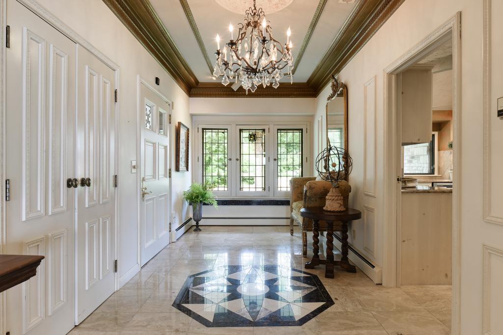 578 Harrington Road Wayzata, MN 55391 - Photo 4 of 29 Gallery Image 4