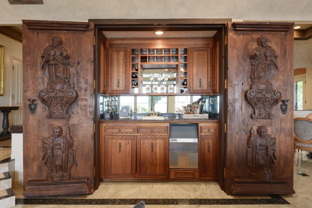 578 Harrington Road Wayzata, MN 55391 - Photo 6 of 29 Gallery Image 6
