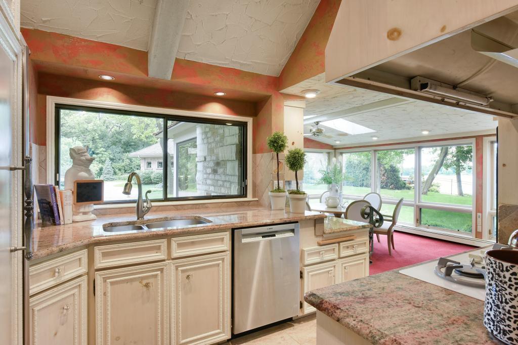 578 Harrington Road Wayzata, MN 55391 - Photo 10 of 29 Gallery Image 10