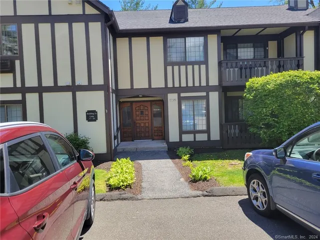 $2,000 | 22 Essex Court, Unit 22, Brookfield, CT 06804