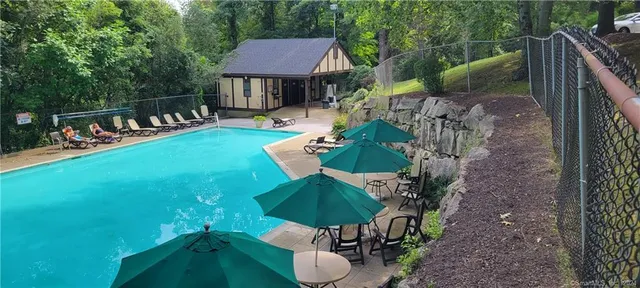 $2,000 | 22 Essex Court, Unit 22, Brookfield, CT 06804