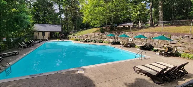 $2,000 | 22 Essex Court, Unit 22, Brookfield, CT 06804