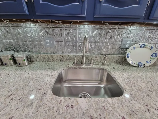 $2,000 | 22 Essex Court, Unit 22, Brookfield, CT 06804