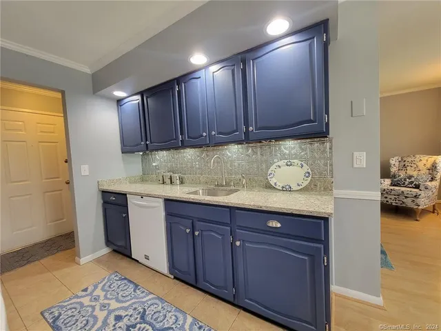 $2,000 | 22 Essex Court, Unit 22, Brookfield, CT 06804