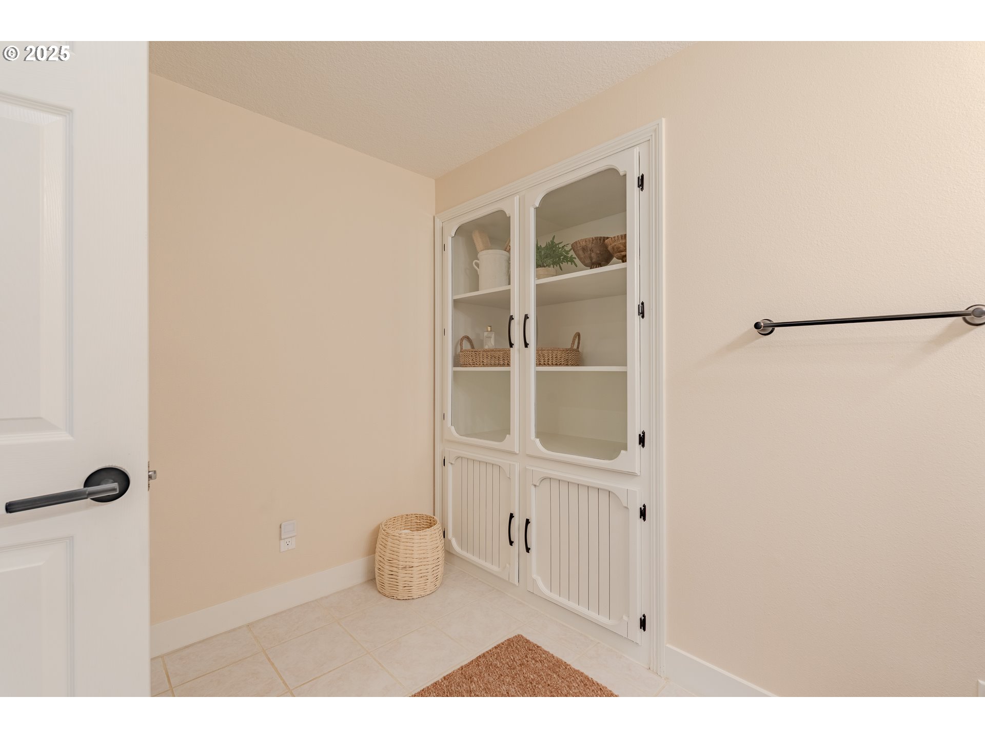 20908 Northeast 67th Avenue Battle Ground, WA 98604 - Photo 32 of 47 a picture of a room