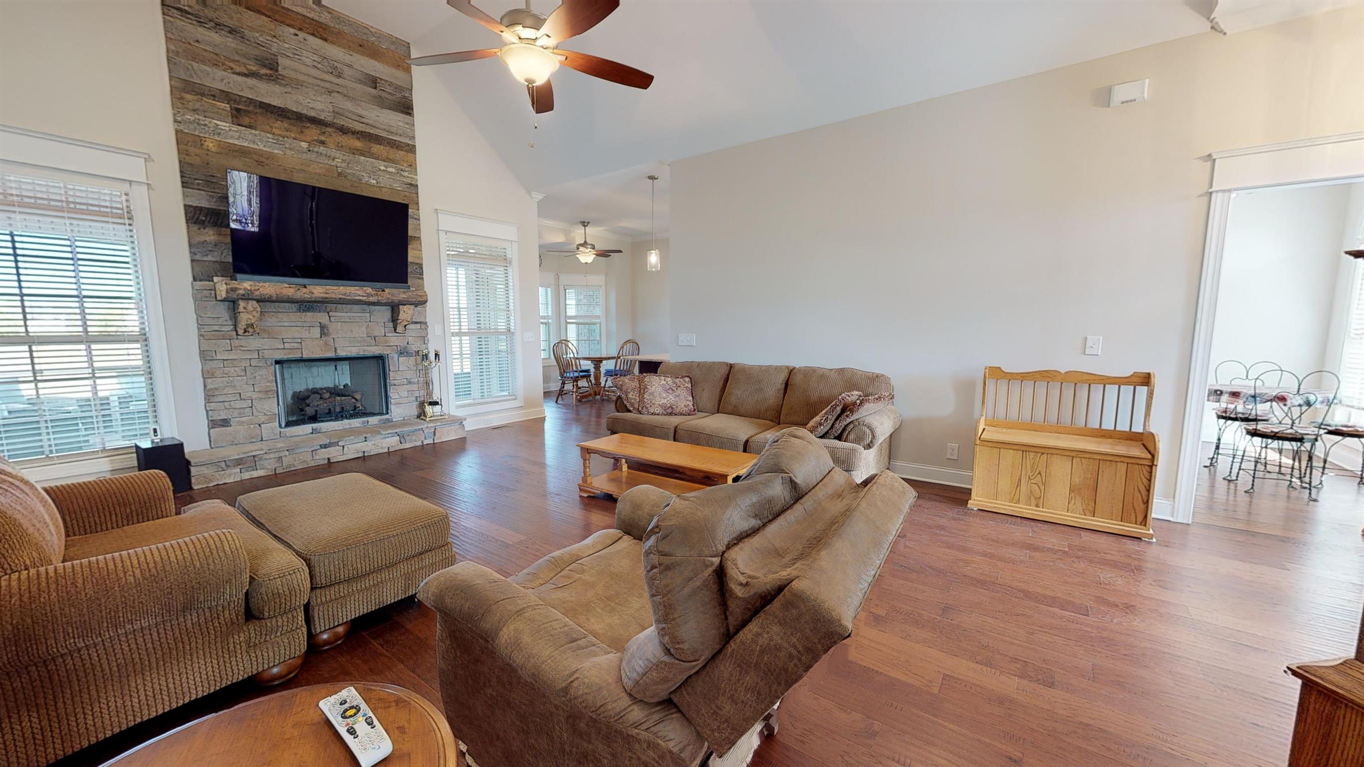 2600 Midland Fosterville Road Bell Buckle, TN 37020 - Photo 8 of 30 Living room