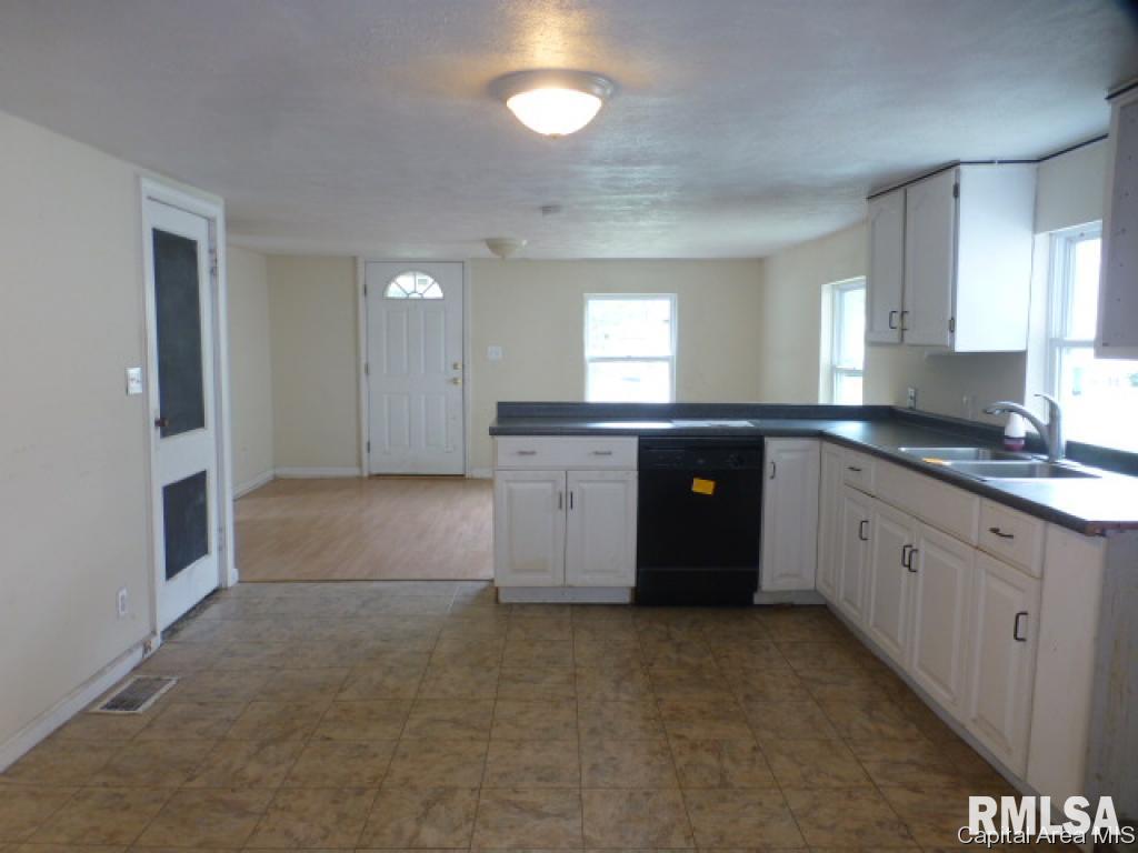 2868 Hoover Avenue Springfield, IL 62703 - Photo 5 of 13 Gallery Image 5