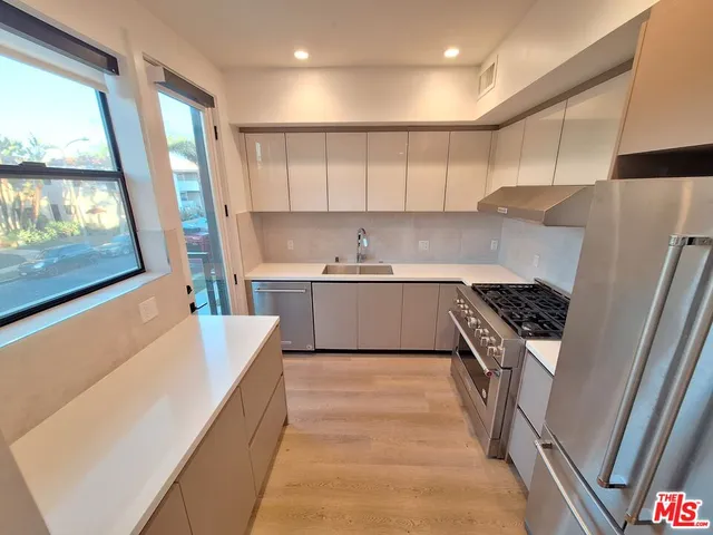 $6,200 | 8326 Blackburn Avenue, Unit 304, Los Angeles, CA 90048