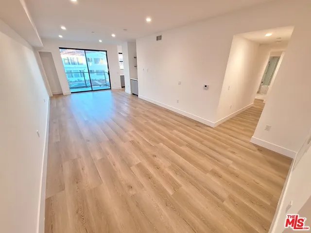 $6,200 | 8326 Blackburn Avenue, Unit 304, Los Angeles, CA 90048