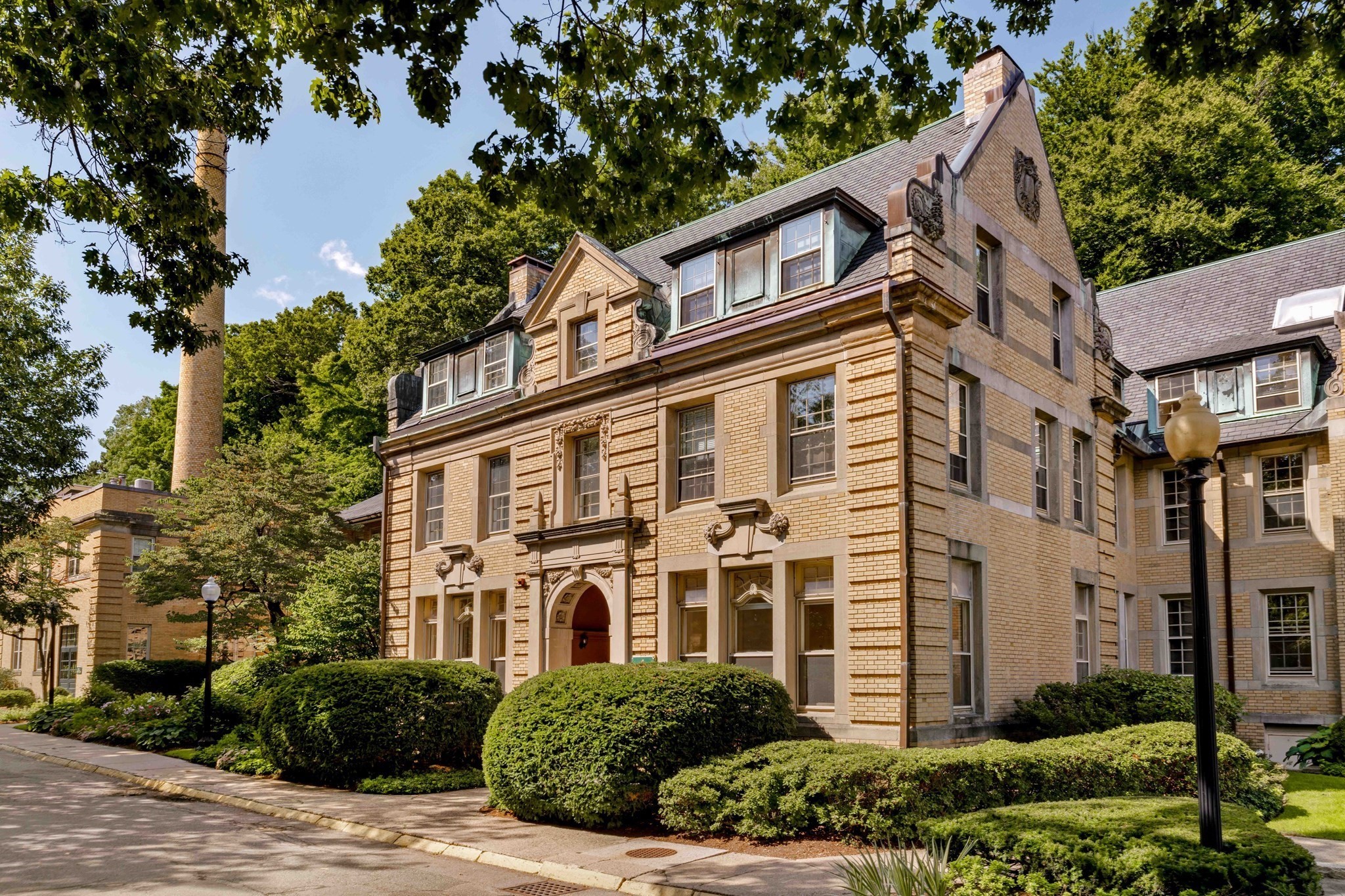 65 Glen Road, Unit H4 Brookline, MA 02445 - Photo 1 of 21 Gallery Image 1