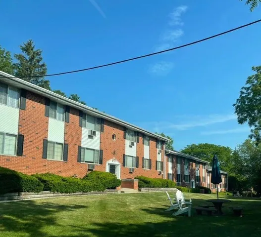 $1,500 | 1321 West Main Street, Unit 301, Lake Geneva, WI 53147