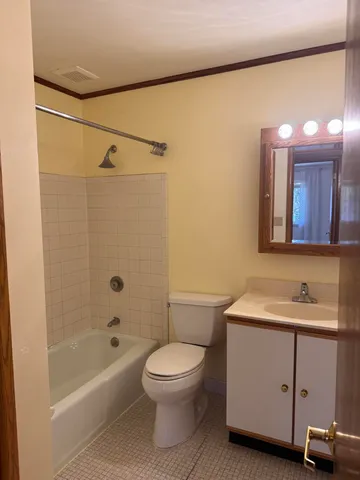 $1,500 | 1321 West Main Street, Unit 301, Lake Geneva, WI 53147