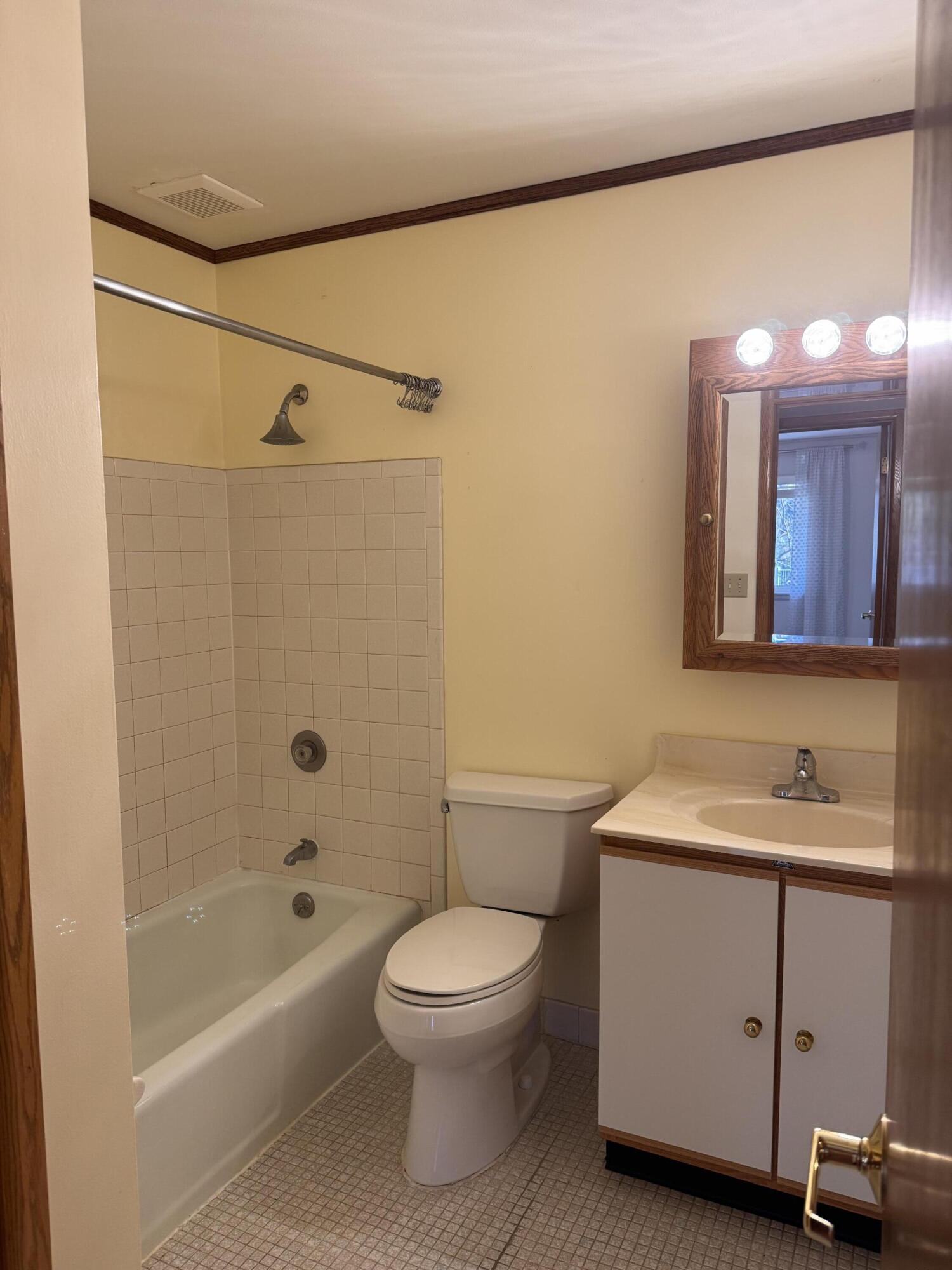 1321 West Main Street, Unit 301 Lake Geneva, WI 53147 - Photo 11 of 20 IMG_7412