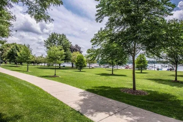 $1,500 | 1321 West Main Street, Unit 301, Lake Geneva, WI 53147