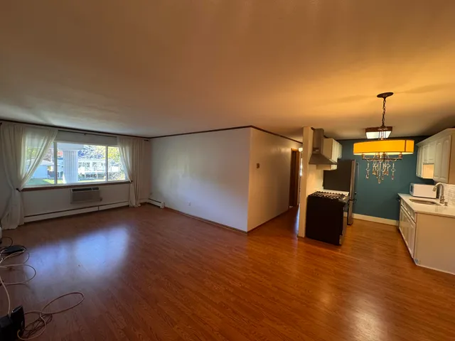 $1,500 | 1321 West Main Street, Unit 301, Lake Geneva, WI 53147