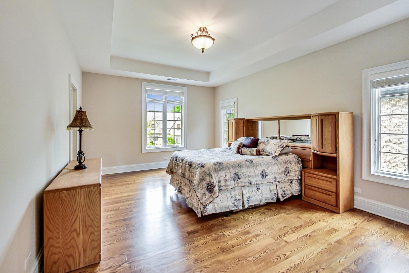 827 South Chester Avenue Park Ridge, IL 60068 - Photo 21 of 38 a bedroom with a bed and a window