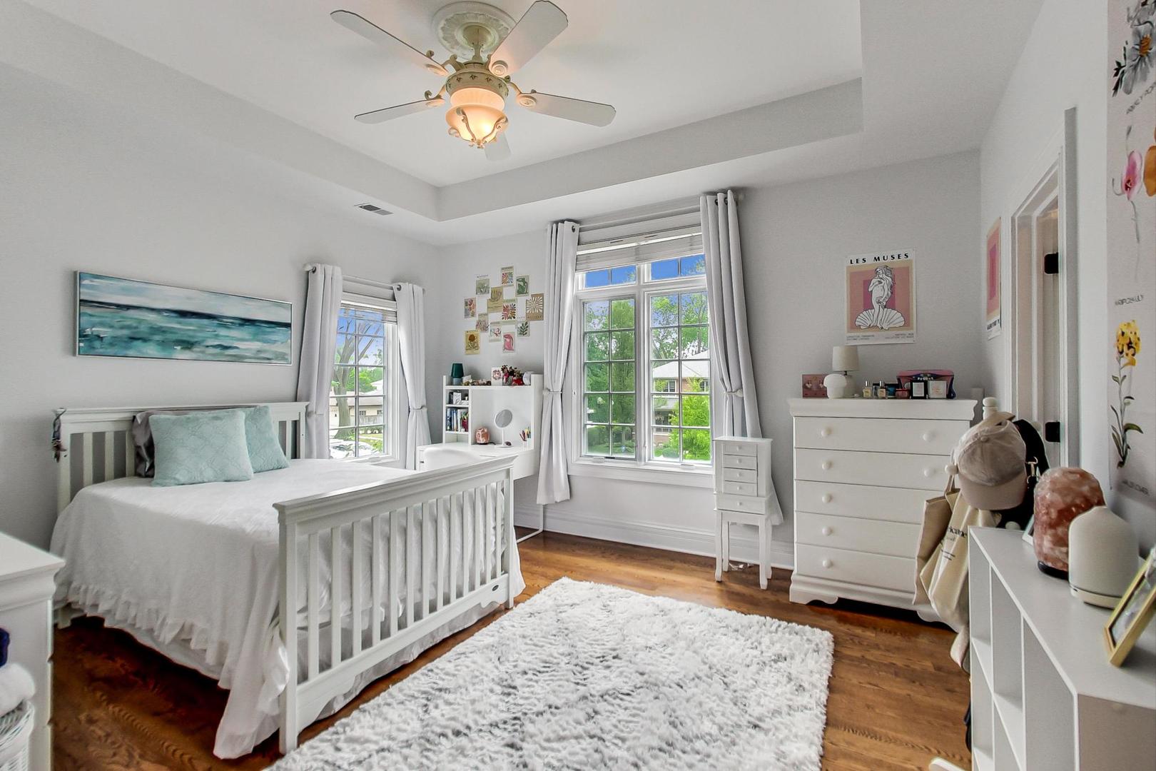 827 South Chester Avenue Park Ridge, IL 60068 - Photo 23 of 38 a bedroom with a bed and a window