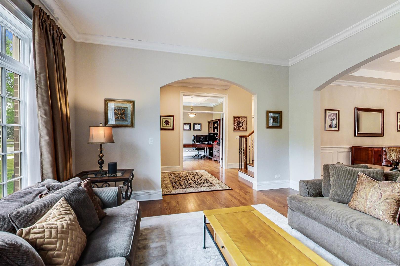 827 South Chester Avenue Park Ridge, IL 60068 - Photo 4 of 38 a living room with furniture and a large window