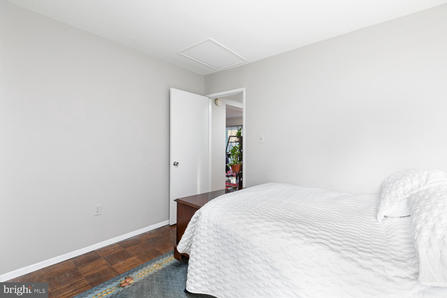 1389 Northgate Square Reston, VA 20190 - Photo 18 of 33 Main level bedroom