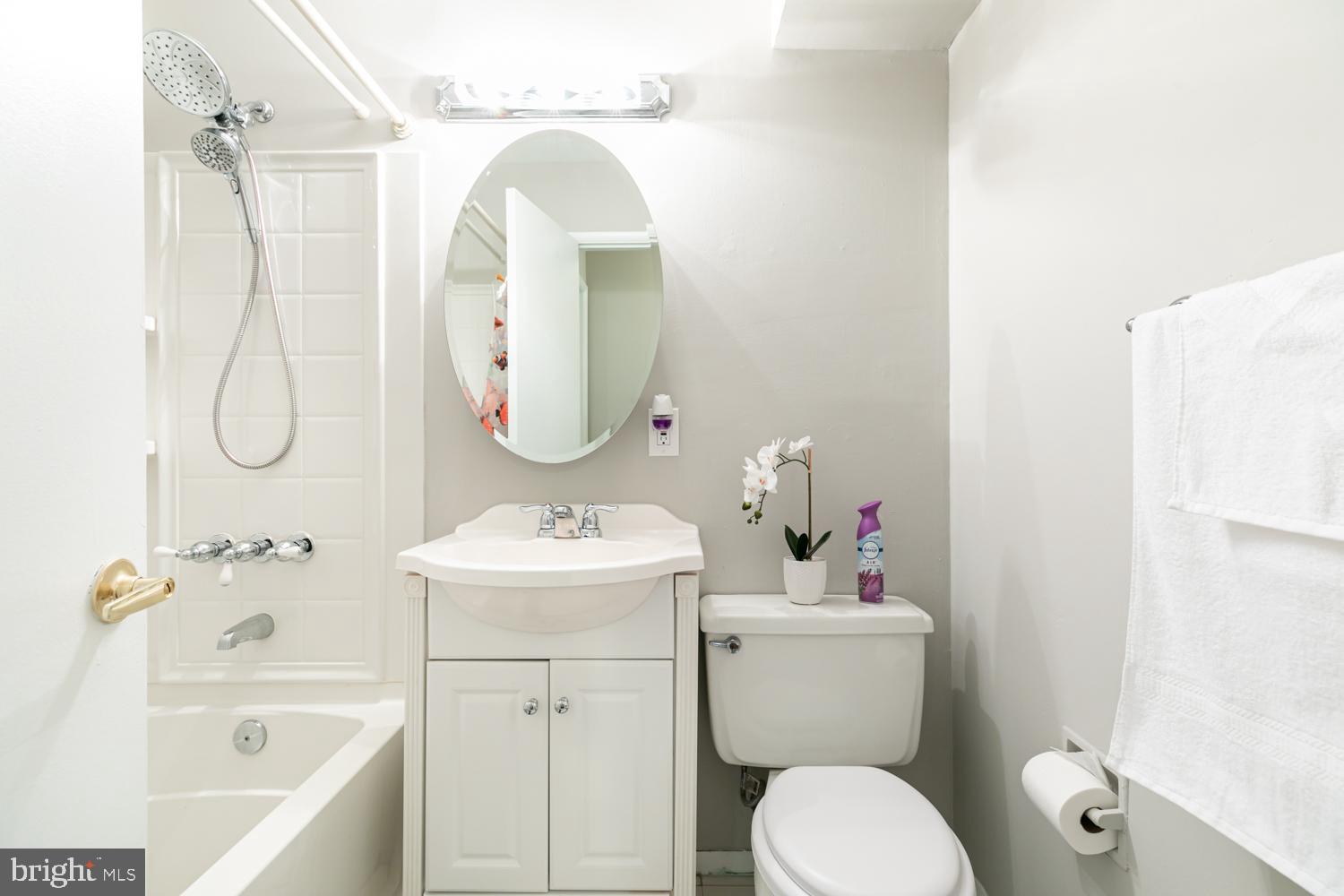 1389 Northgate Square Reston, VA 20190 - Photo 24 of 33 Upstairs bath