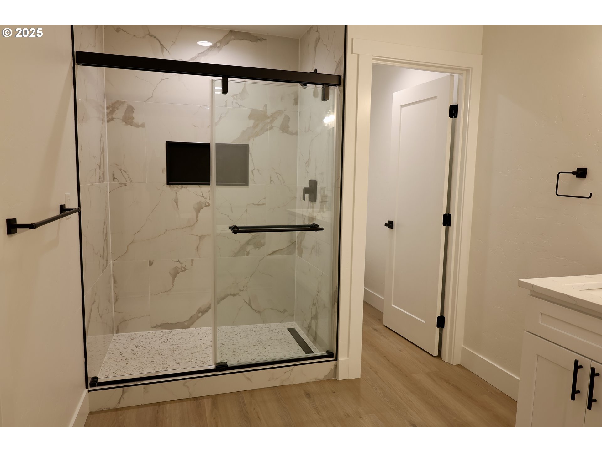 1750 Northeast 8th Place Hermiston, OR 97838 - Photo 11 of 21 a bathroom with a shower and mirror