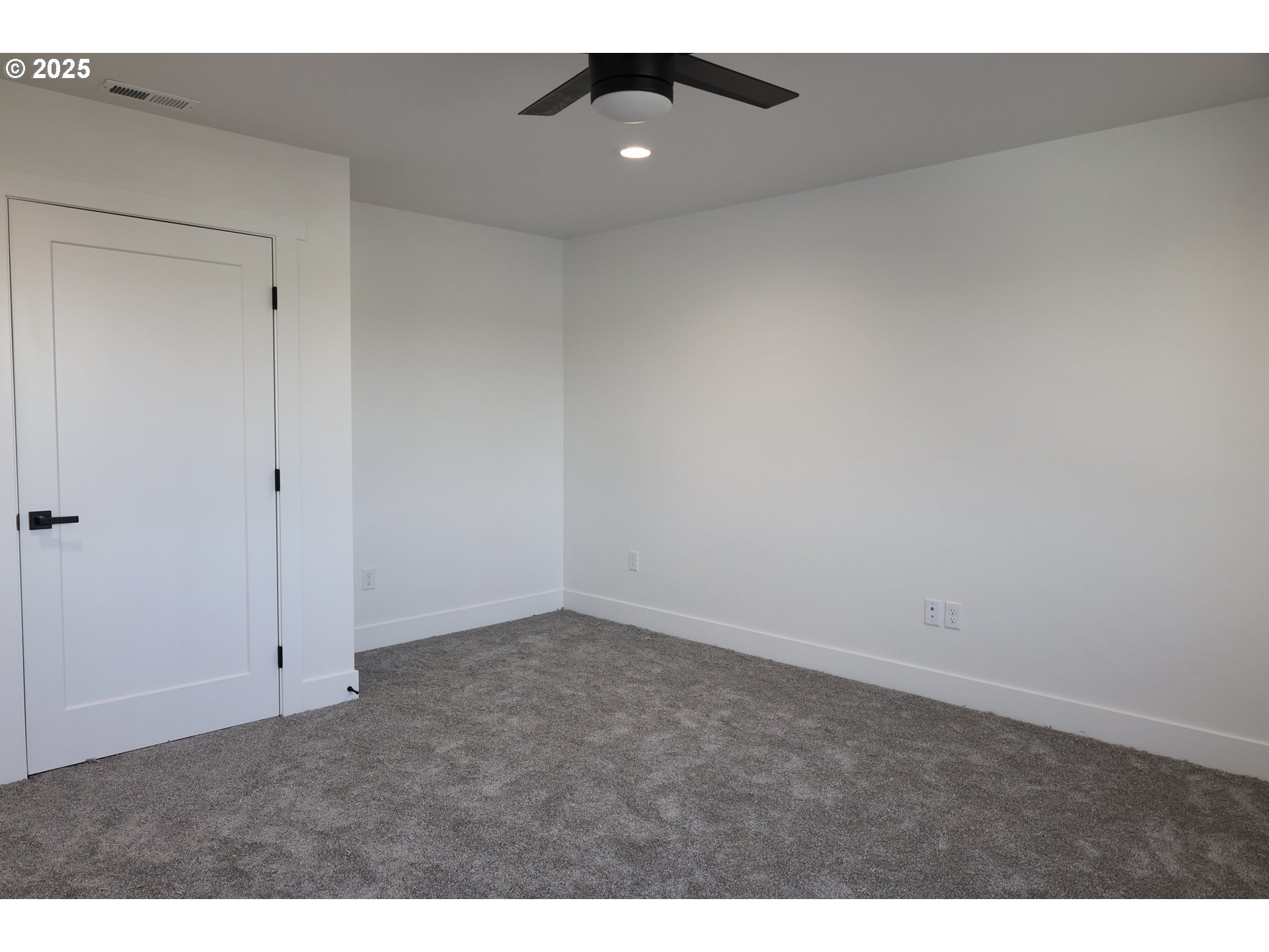 1750 Northeast 8th Place Hermiston, OR 97838 - Photo 17 of 21 a view of an empty room