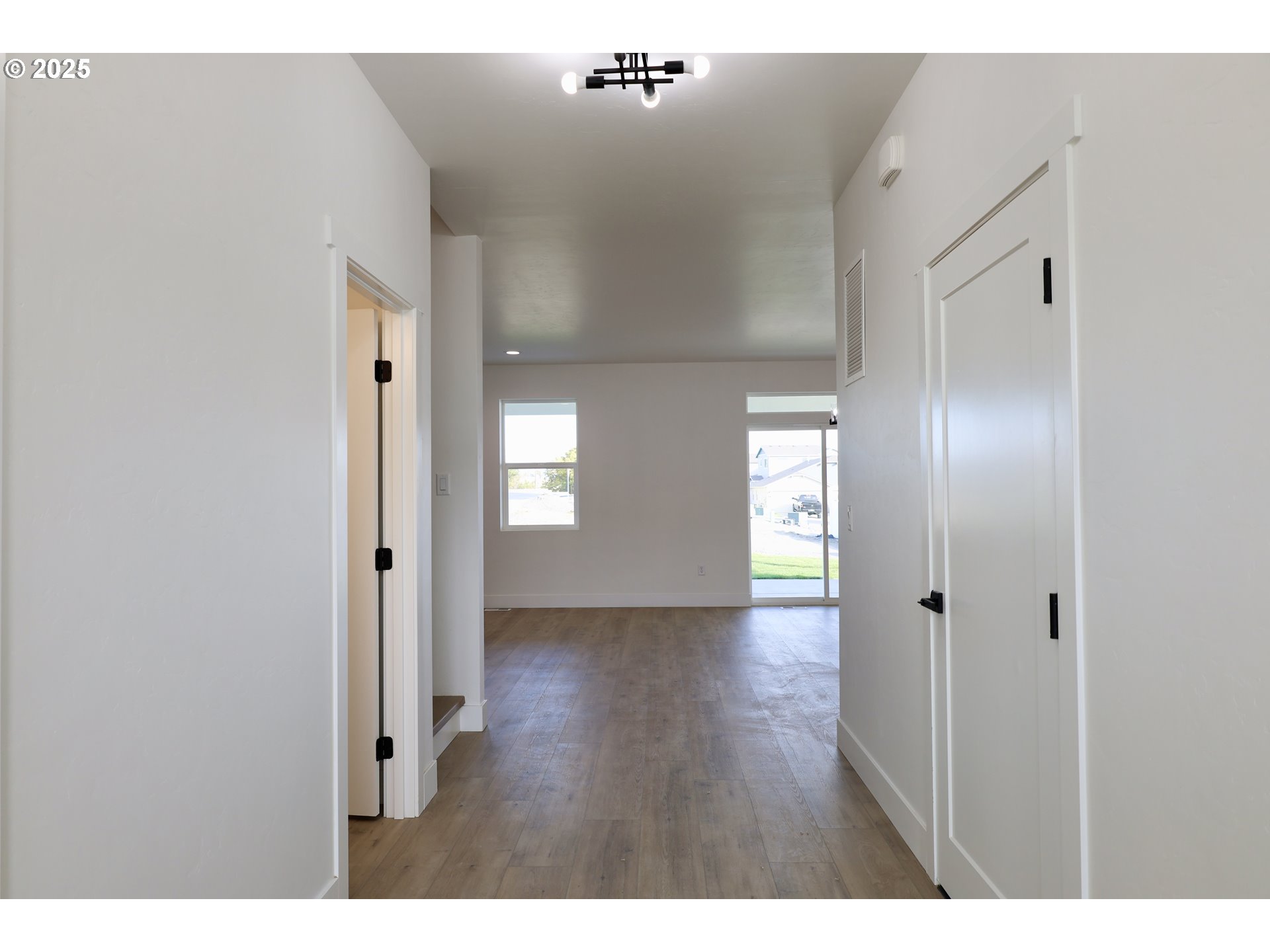 1750 Northeast 8th Place Hermiston, OR 97838 - Photo 3 of 21 a view interior of a house and wooden floor