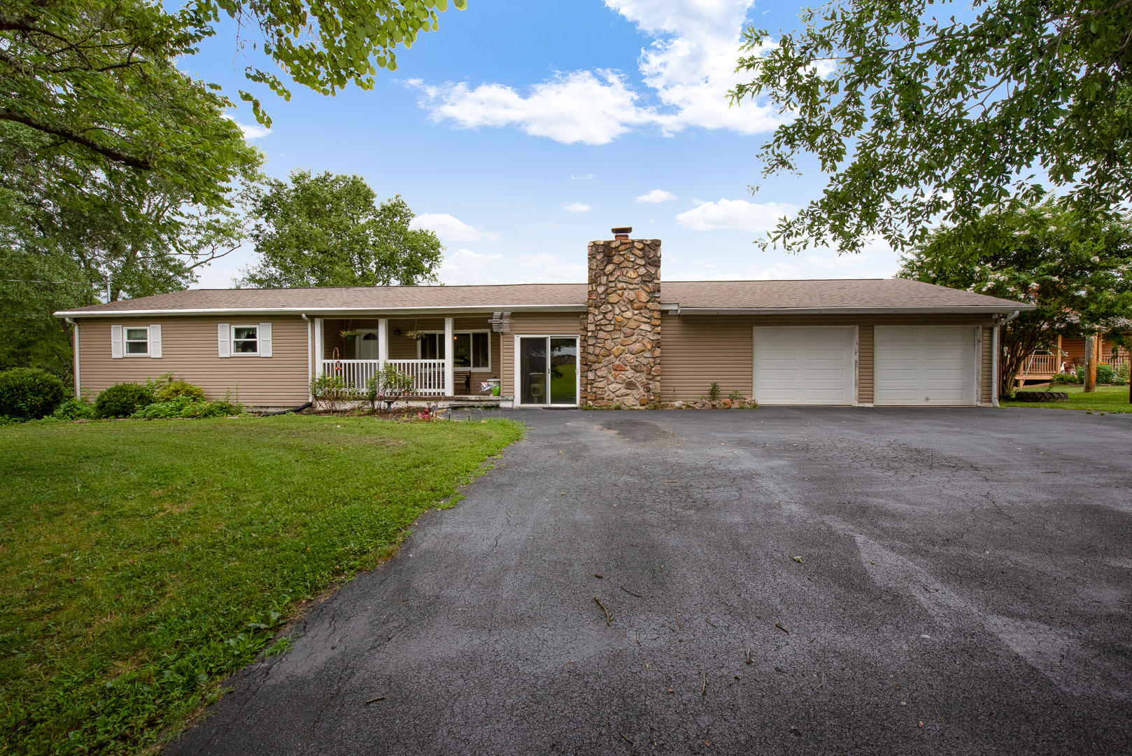 4435 Pea Ridge Road Maryville, TN 37804 - Photo 24 of 32 2 car garage
