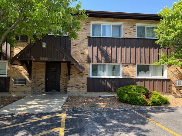 $183,500 | 2200 Arbor Circle, Unit 1, Downers Grove, IL 60515