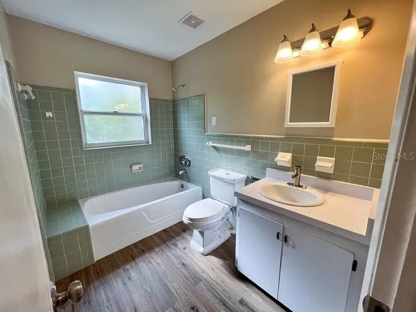 $2,100 | 1901 Northwest 36th Drive, Gainesville, FL 32605