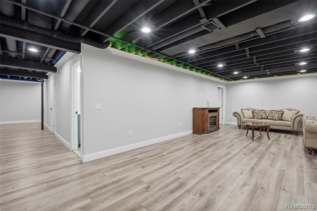 4212 April Lane Sterling Heights, MI 48310 - Photo 38 of 61