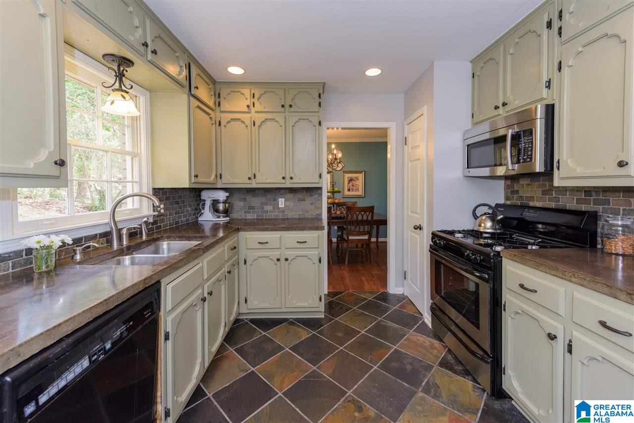 612 Stonehaven Road Hoover, AL 35226 - Photo 10 of 36