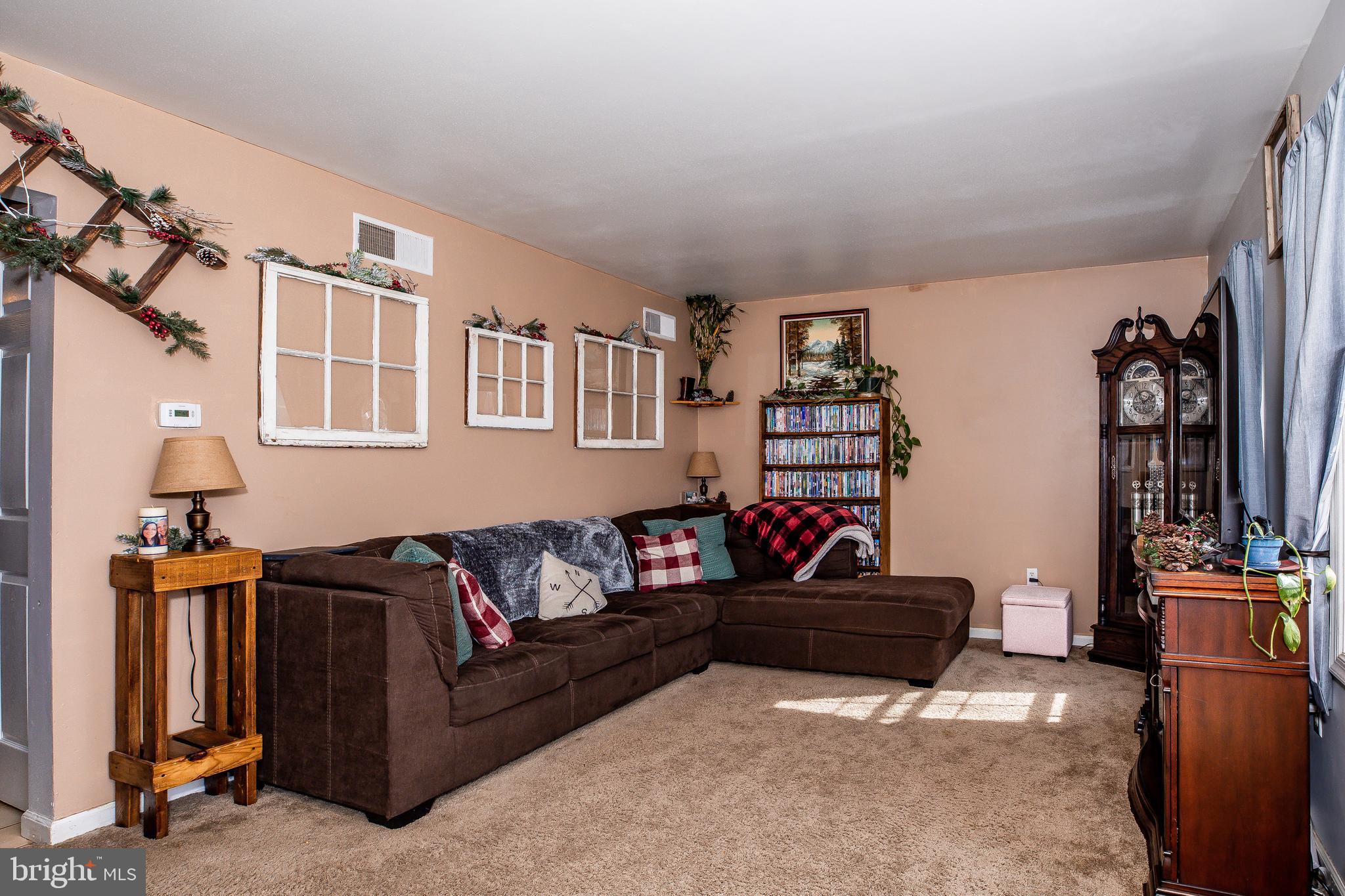 2 Laurie Lane Lititz, PA 17543 - Photo 4 of 30 Gallery Image 4